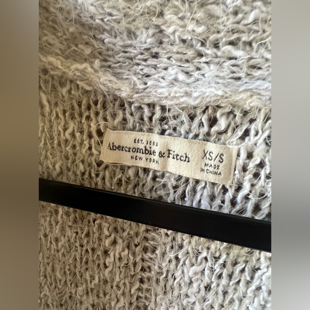 Abercrombie & Fitch Cozy Fringe Hem Sweater cardigan - Picture 4 of 5